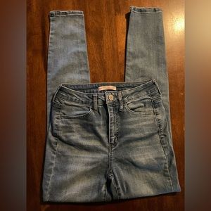 SO Junior’s Ultimate Highrise Jegging Size 5